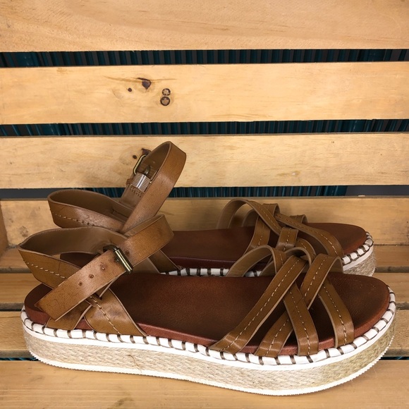 mia calla platform sandal